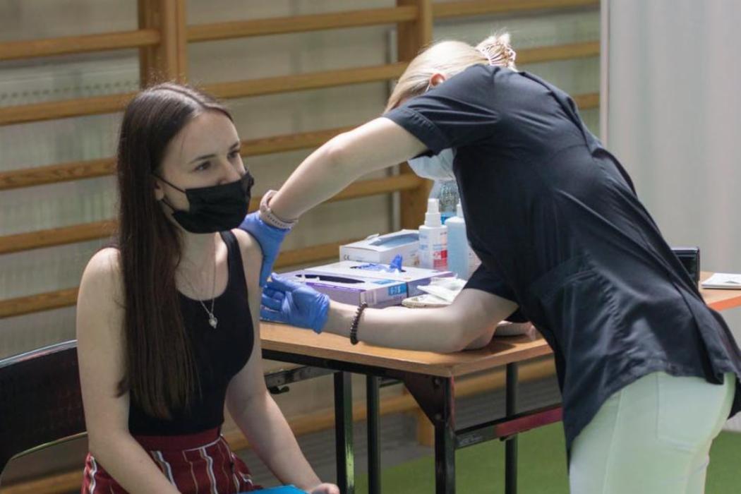 Covid 19 young people vaccinated