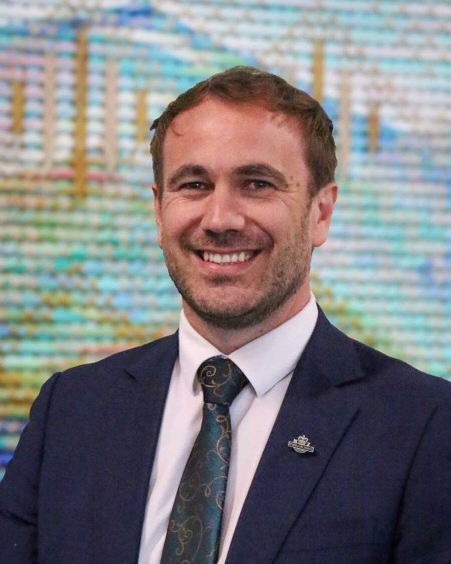 Dr Deon Swiggs